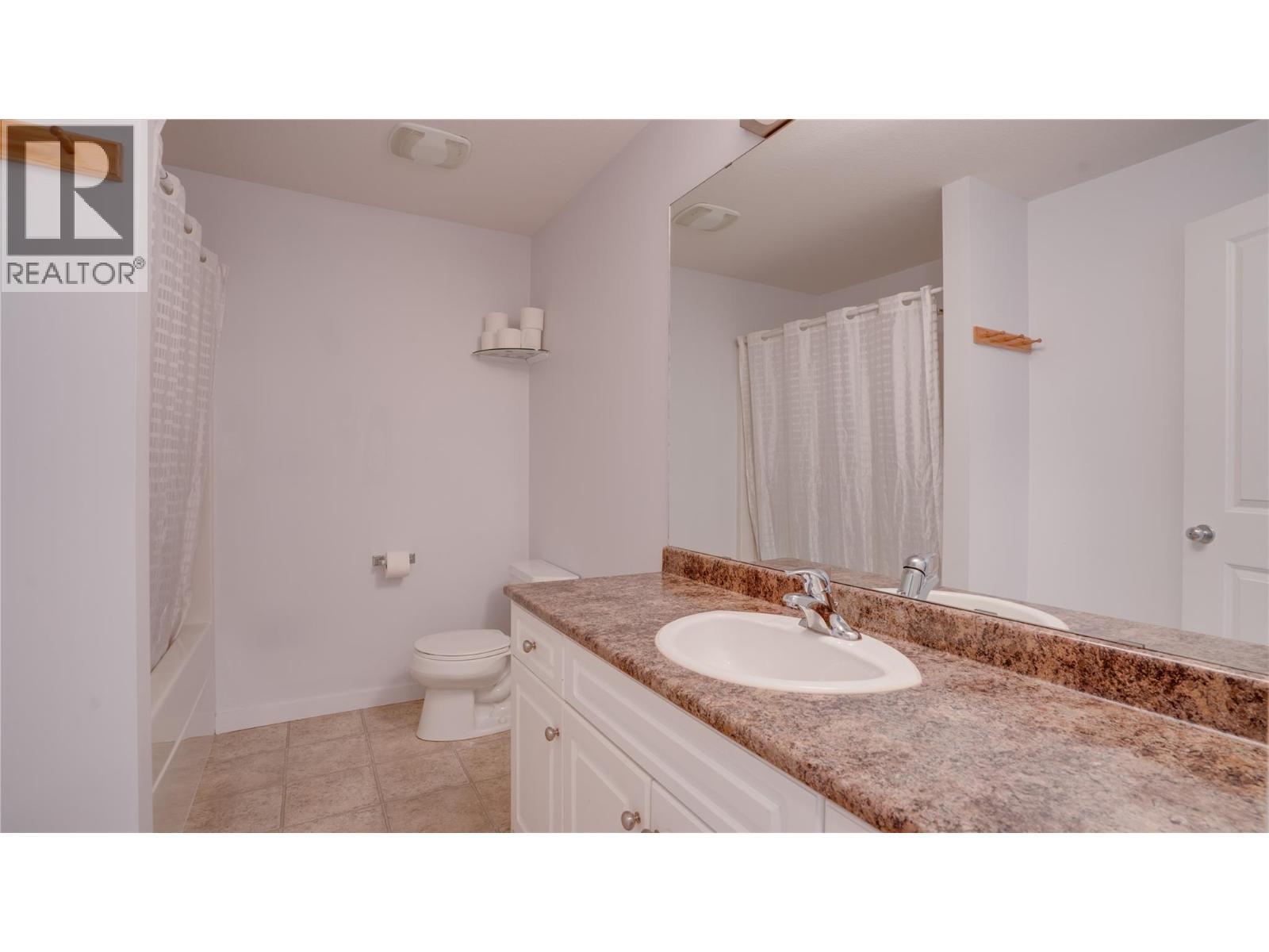 671 24 Street Ne Unit# 3, Salmon Arm, BC - Indoor Photo Showing Bathroom
