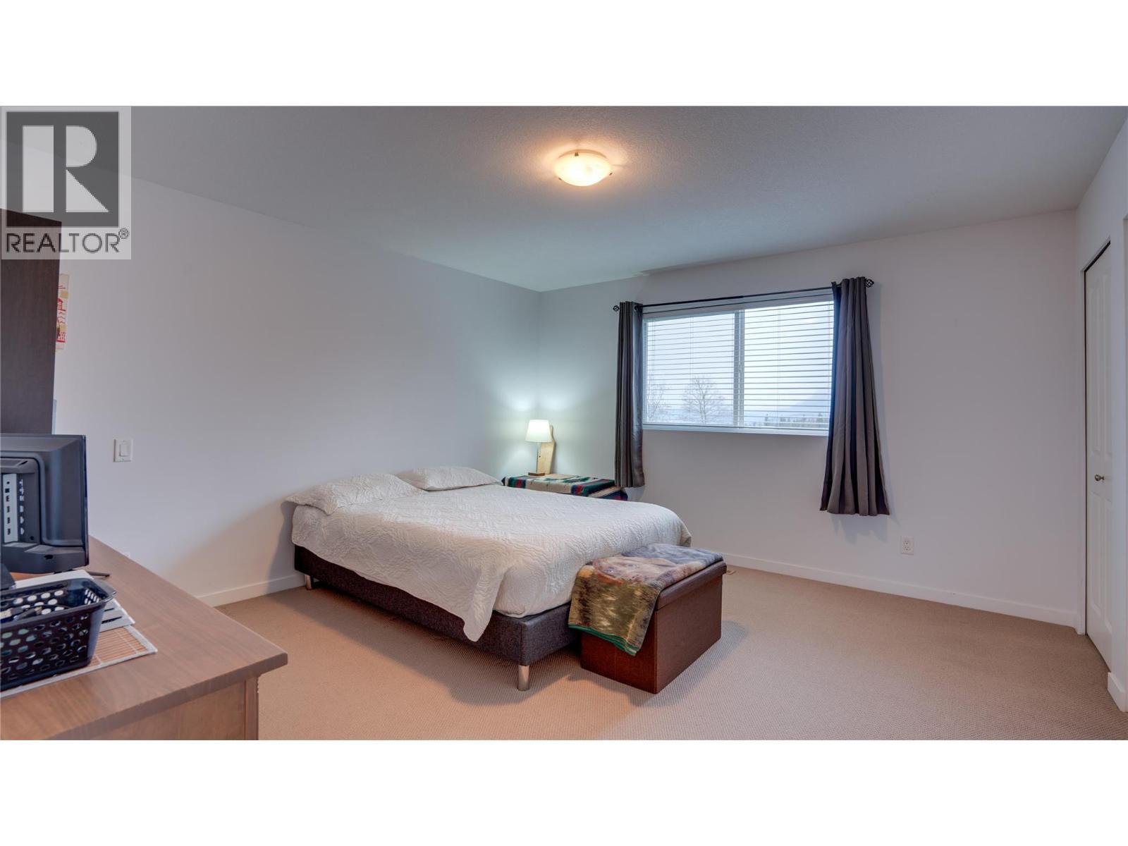671 24 Street Ne Unit# 3, Salmon Arm, BC - Indoor Photo Showing Bedroom