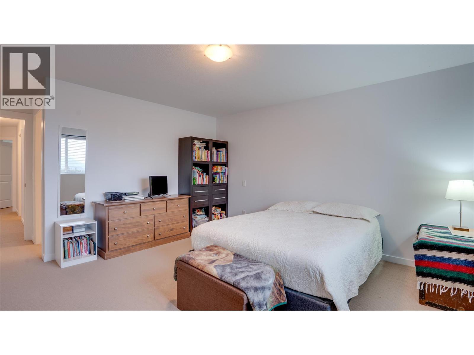 671 24 Street Ne Unit# 3, Salmon Arm, BC - Indoor Photo Showing Bedroom