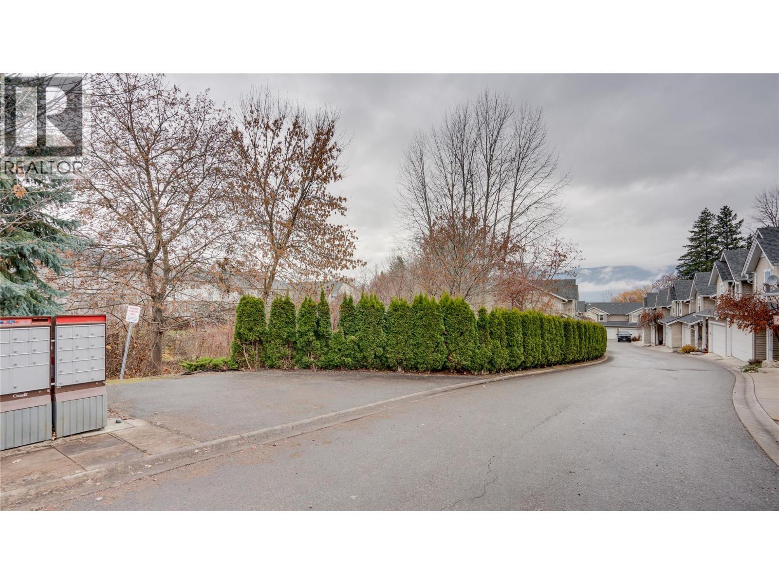 671 24 Street Ne Unit# 3, Salmon Arm, BC - Outdoor