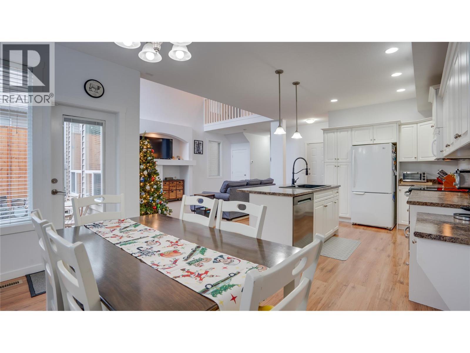 671 24 Street Ne Unit# 3, Salmon Arm, BC - Indoor Photo Showing Kitchen With Upgraded Kitchen