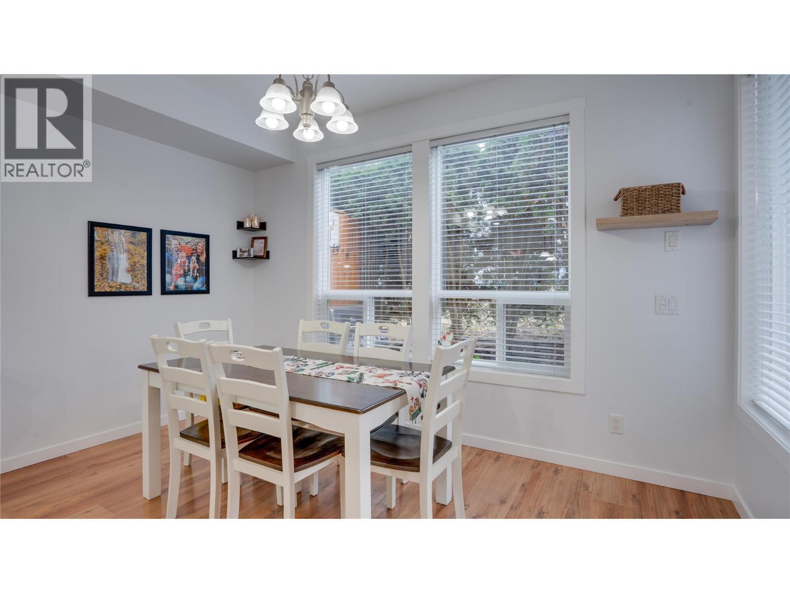 671 24 Street Ne Unit# 3, Salmon Arm, BC - Indoor Photo Showing Dining Room