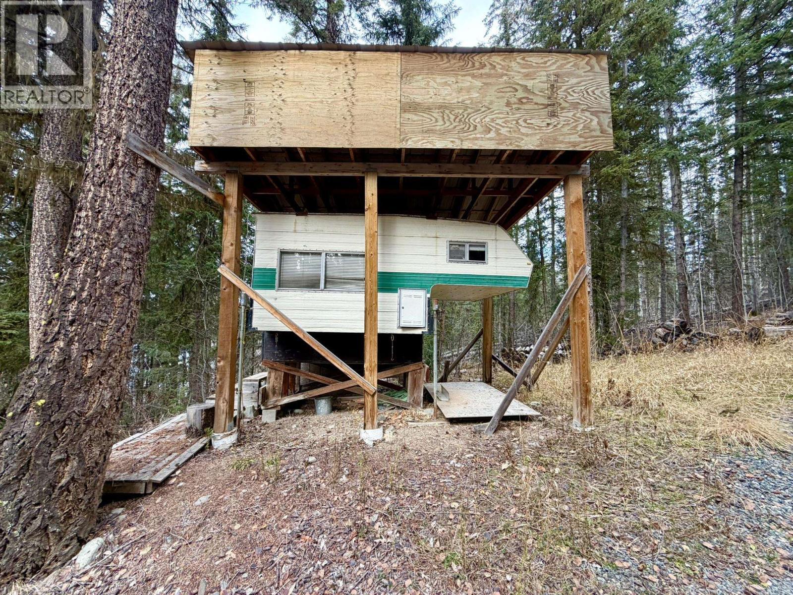 6305 Paterson Road, Deka Lake / Sulphurous / Hathaway Lakes, BC