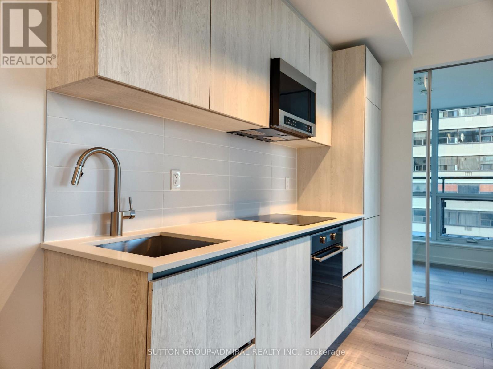 704N - 120 Broadway Avenue, Toronto, ON - Indoor Photo Showing Kitchen