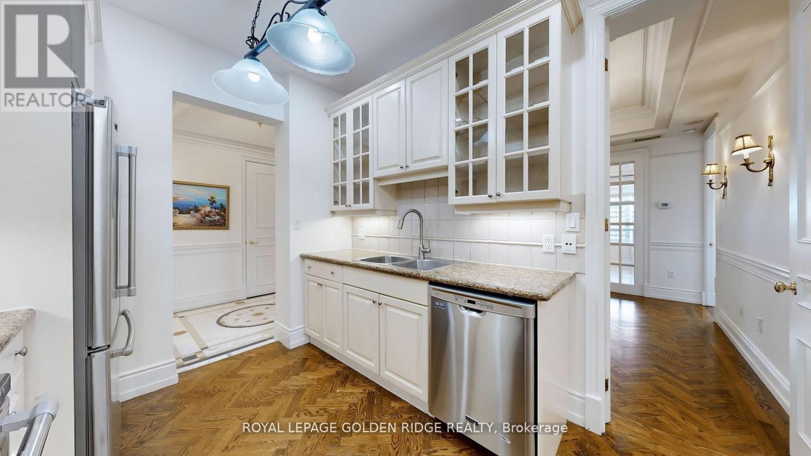 Ph1 - 88 Grandview Way, Toronto, ON - Indoor Photo Showing Kitchen With Double Sink With Upgraded Kitchen
