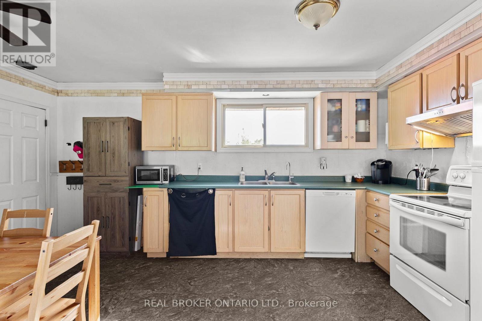 Kitchen - 12 Olive Drive, Oro-Medonte, ON - Indoor Photo Showing Kitchen With Double Sink