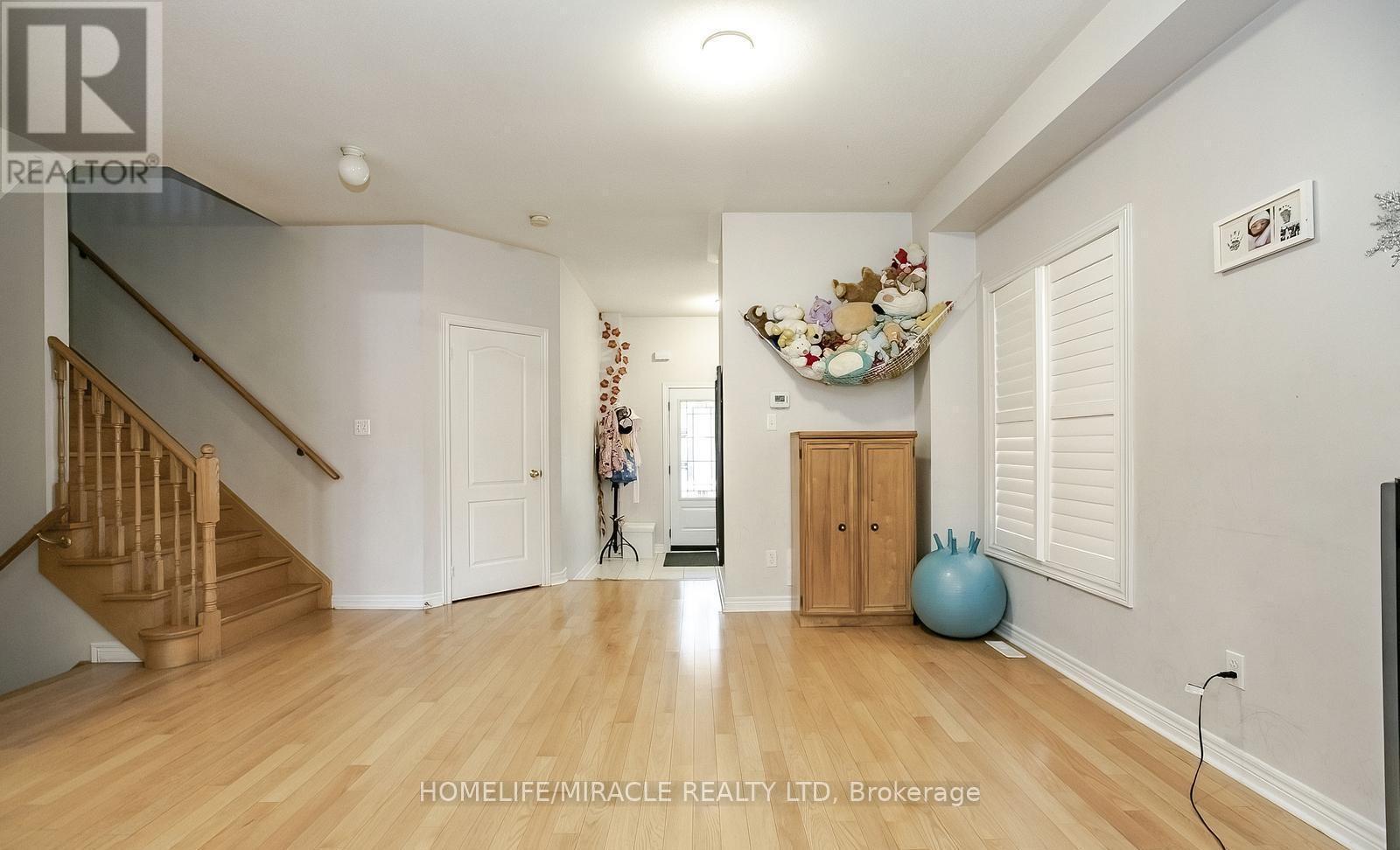 20 Oblate Crescent, Brampton, ON - Indoor Photo Showing Other Room