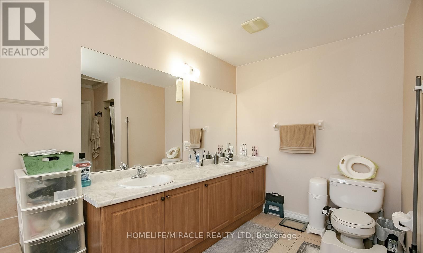 20 Oblate Crescent, Brampton, ON - Indoor Photo Showing Bathroom