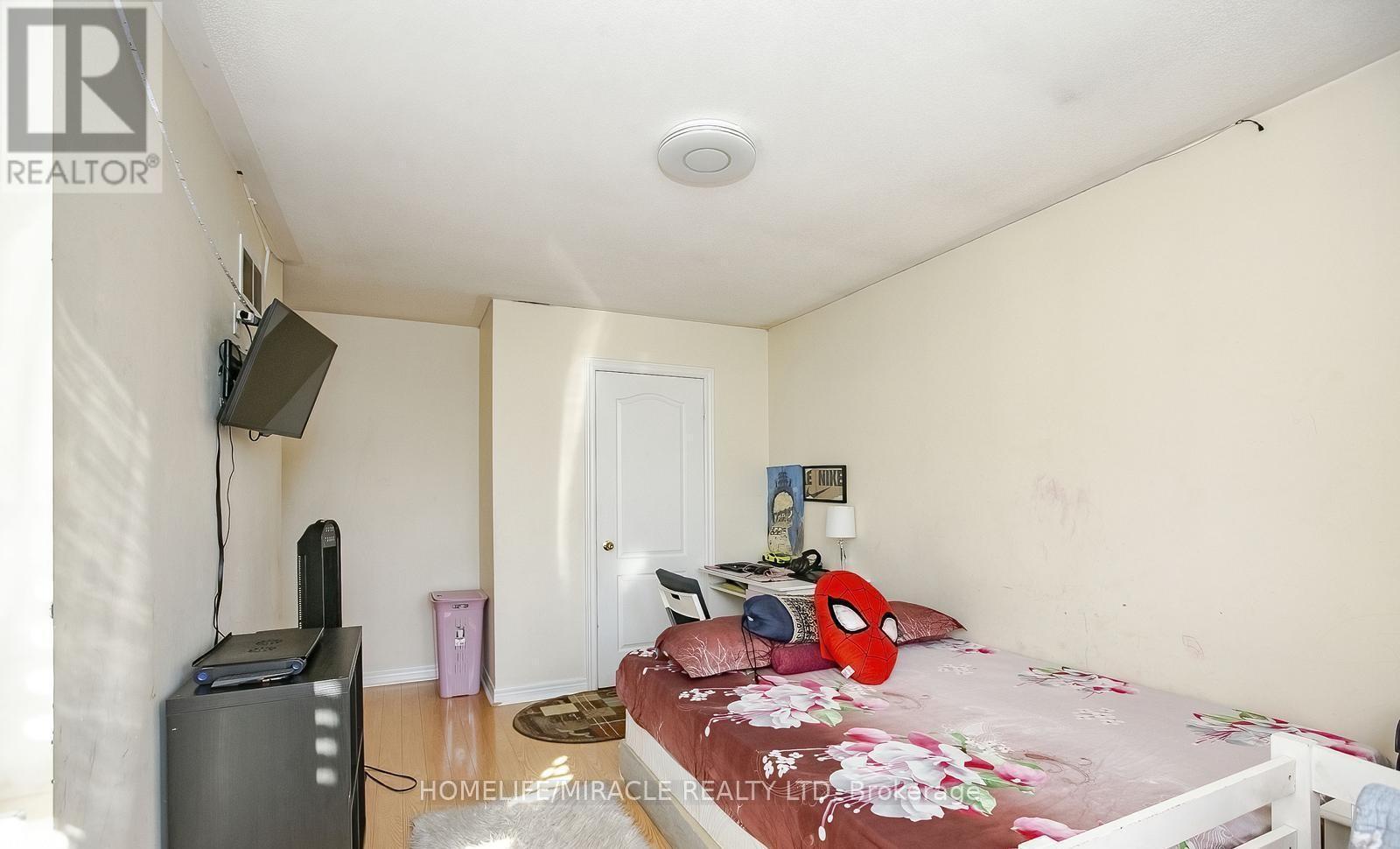 20 Oblate Crescent, Brampton, ON - Indoor Photo Showing Bedroom