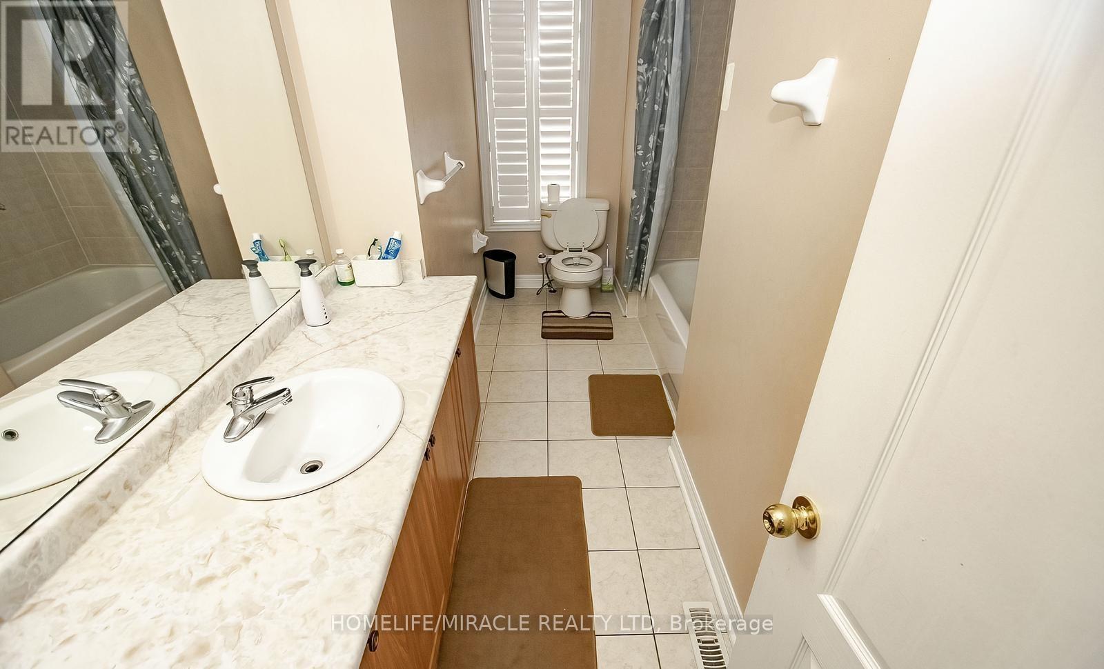 20 Oblate Crescent, Brampton, ON - Indoor Photo Showing Bathroom