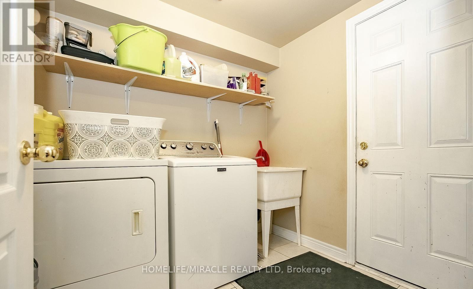 20 Oblate Crescent, Brampton, ON - Indoor Photo Showing Laundry Room