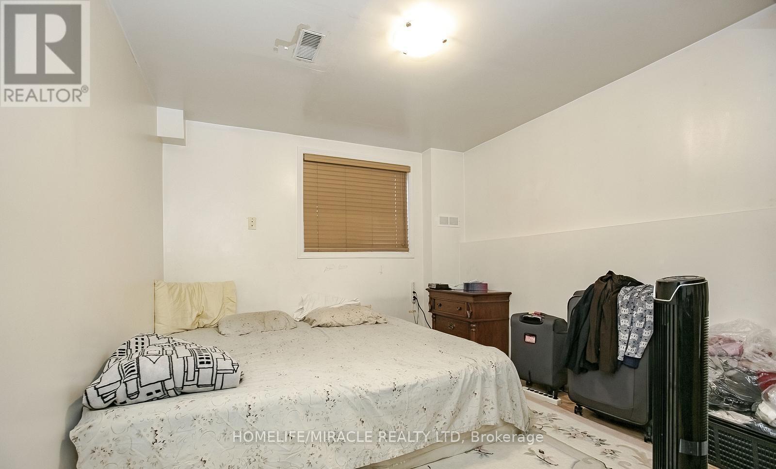 20 Oblate Crescent, Brampton, ON - Indoor Photo Showing Bedroom