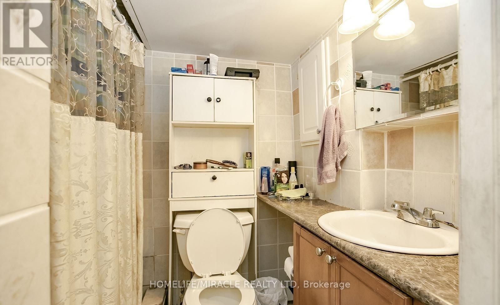 20 Oblate Crescent, Brampton, ON - Indoor Photo Showing Bathroom