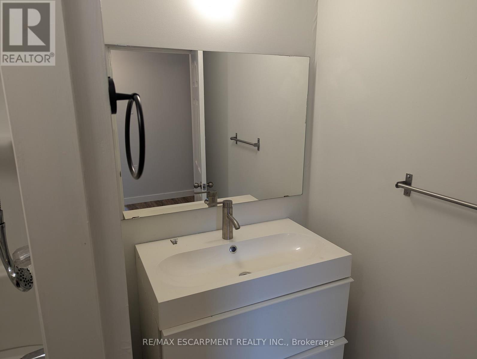 5 - 63 Pelham Road, St. Catharines, ON - Indoor Photo Showing Bathroom