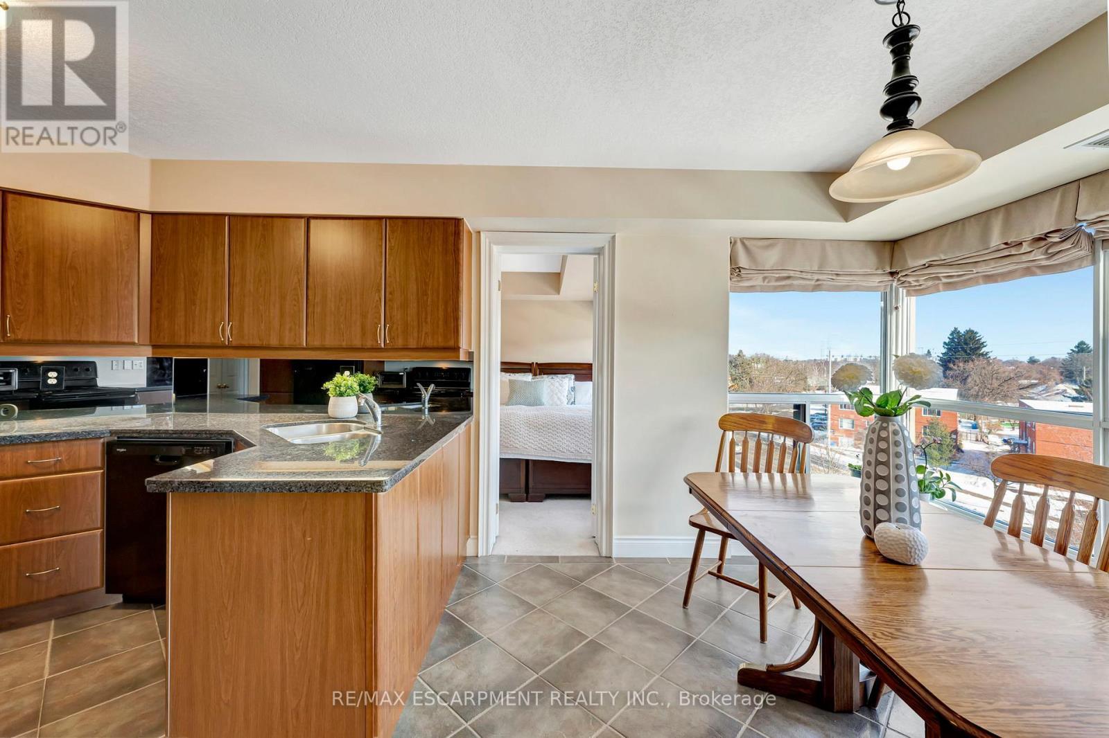 506 - 1770 Main Street W, Hamilton, ON - Indoor