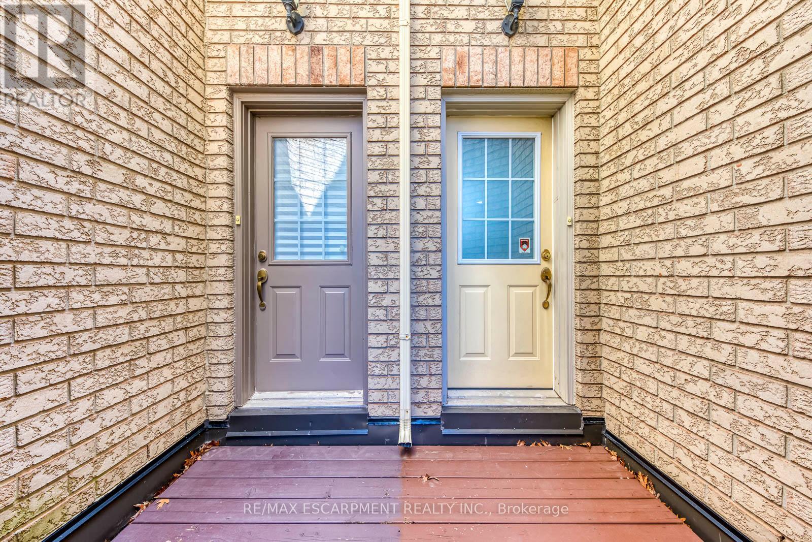 63 - 1489 Heritage Way, Oakville, ON - Outdoor With Exterior