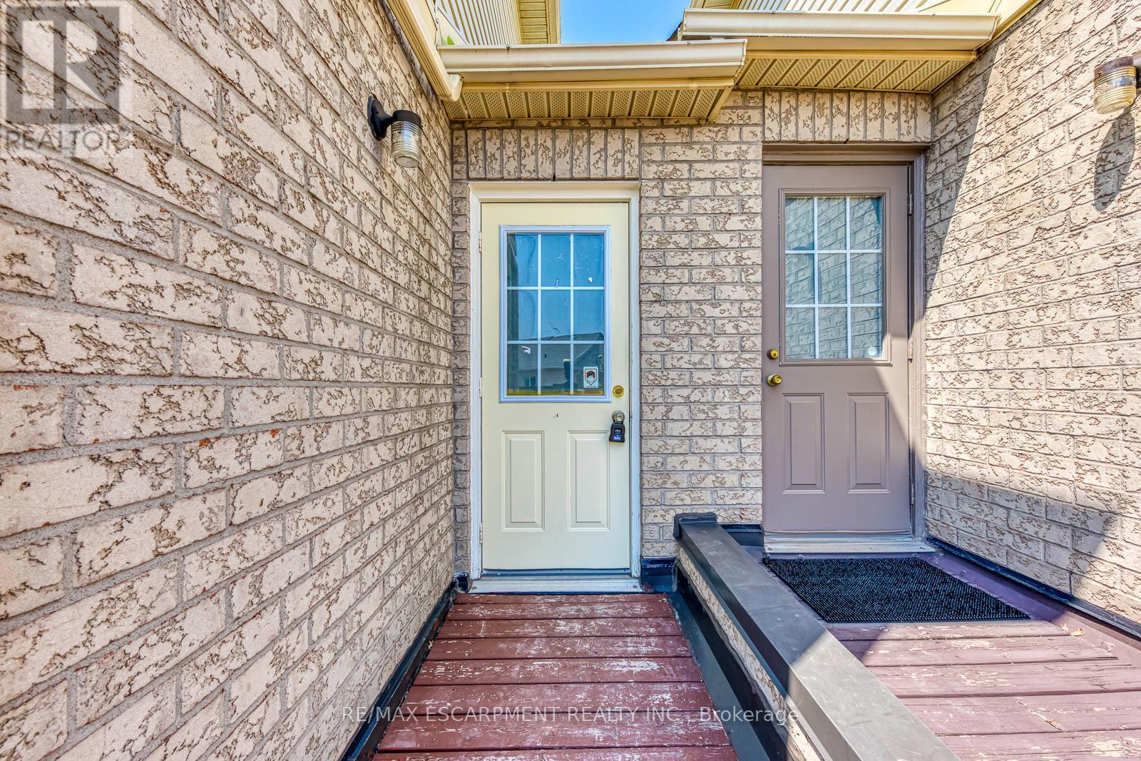 63 - 1489 Heritage Way, Oakville, ON - Outdoor With Exterior