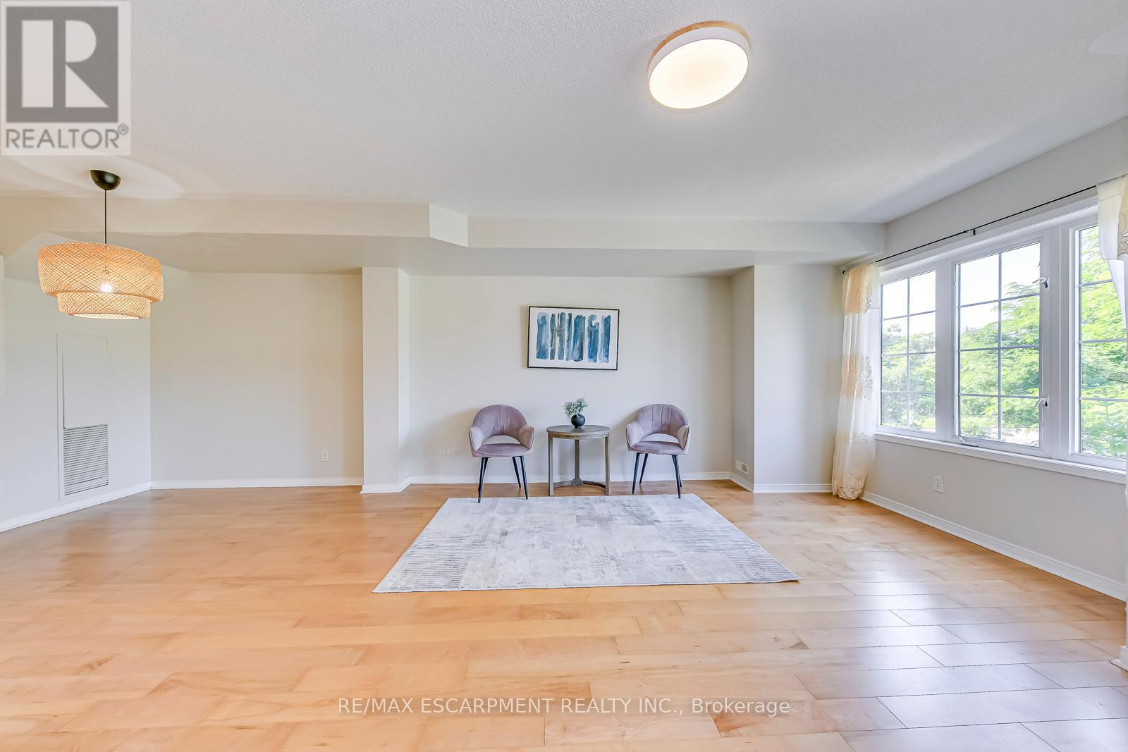 63 - 1489 Heritage Way, Oakville, ON - Indoor