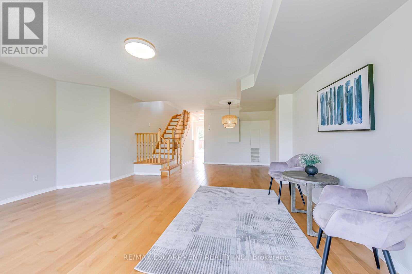 63 - 1489 Heritage Way, Oakville, ON - Indoor