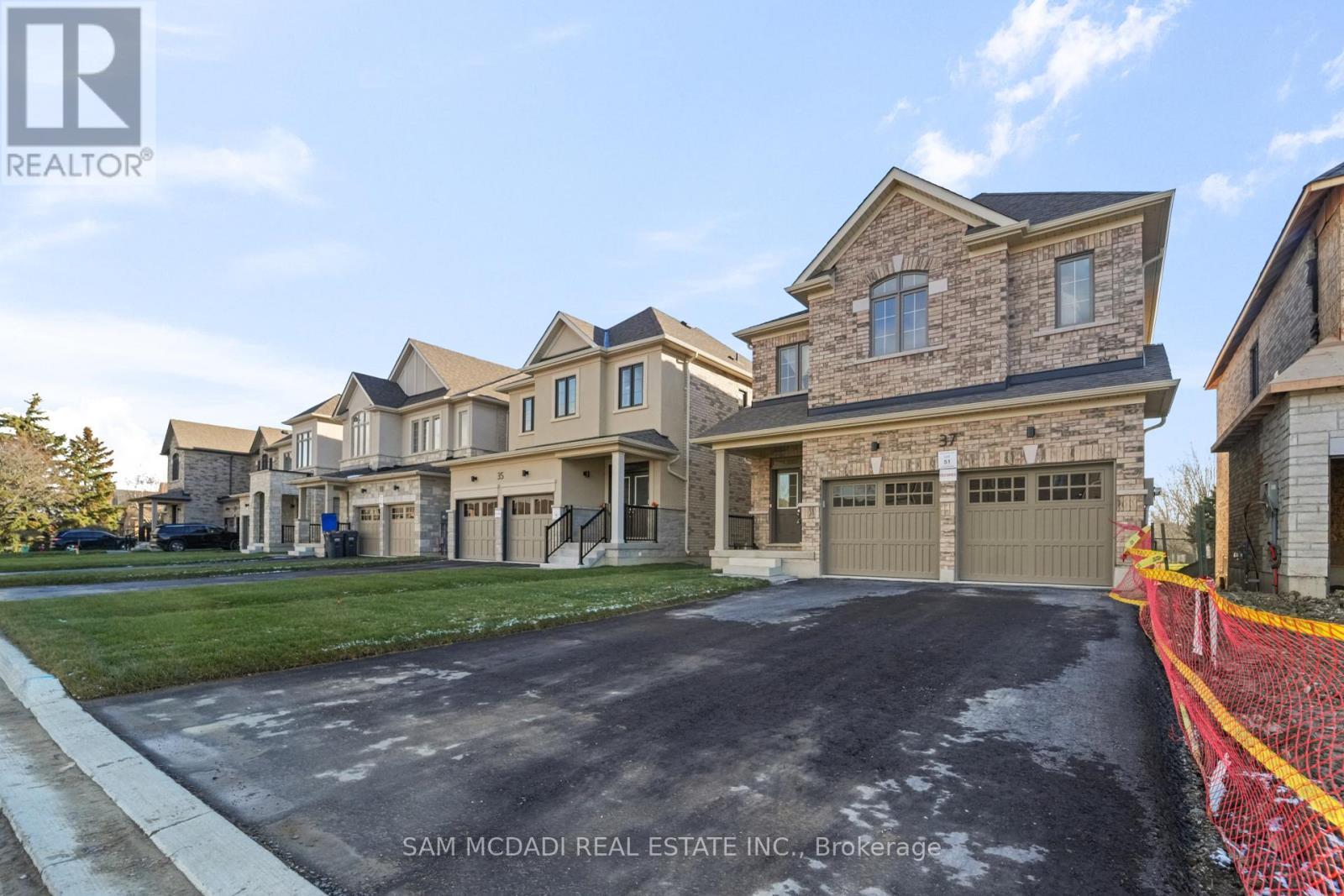 37 Southbury Manor (Upper) Drive, Caledon, ON - Outdoor With Facade