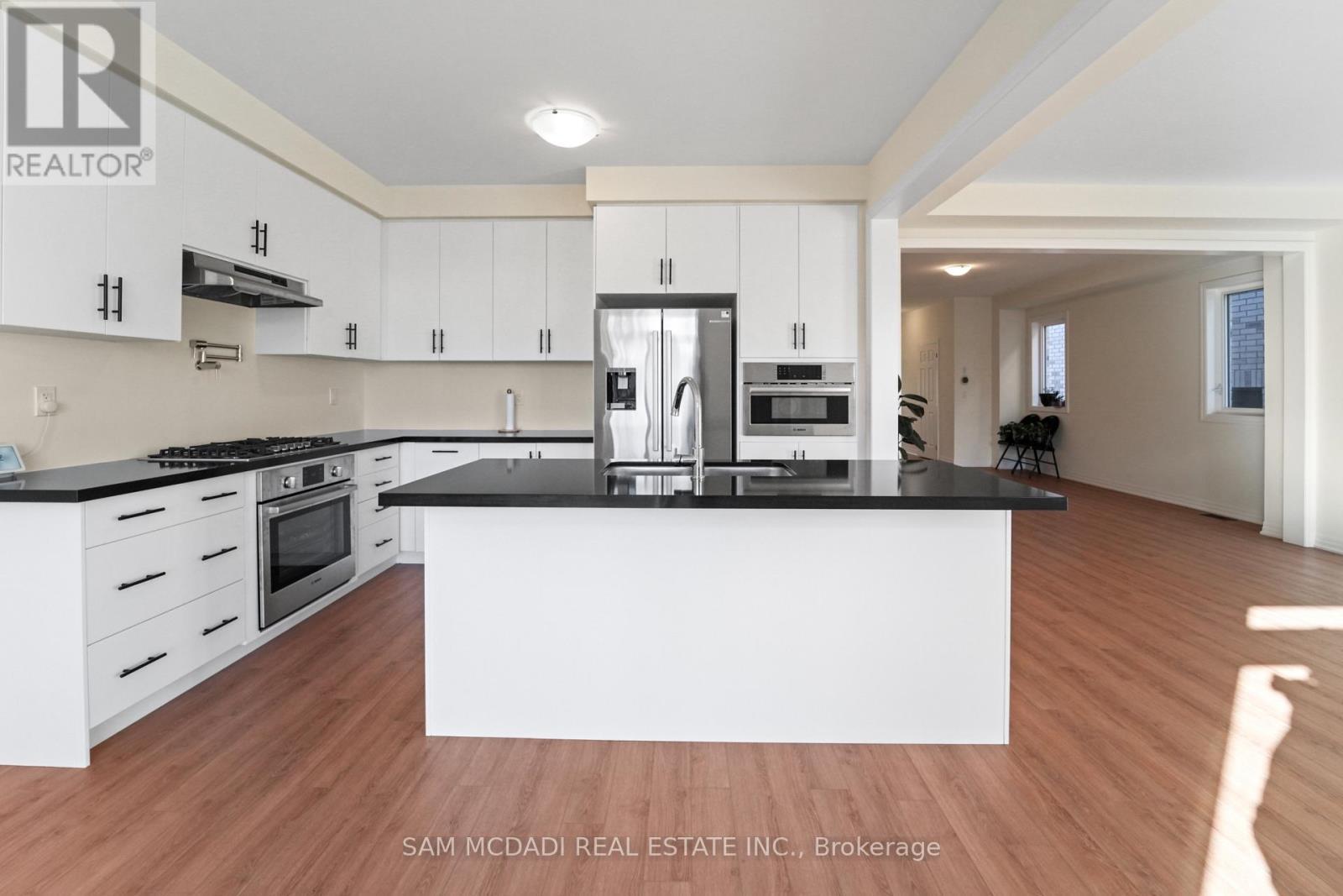 37 Southbury Manor (Upper) Drive, Caledon, ON - Indoor Photo Showing Kitchen With Upgraded Kitchen