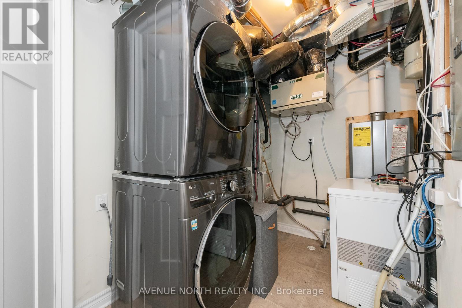2391 Esprit Drive, Ottawa, ON - Indoor Photo Showing Laundry Room