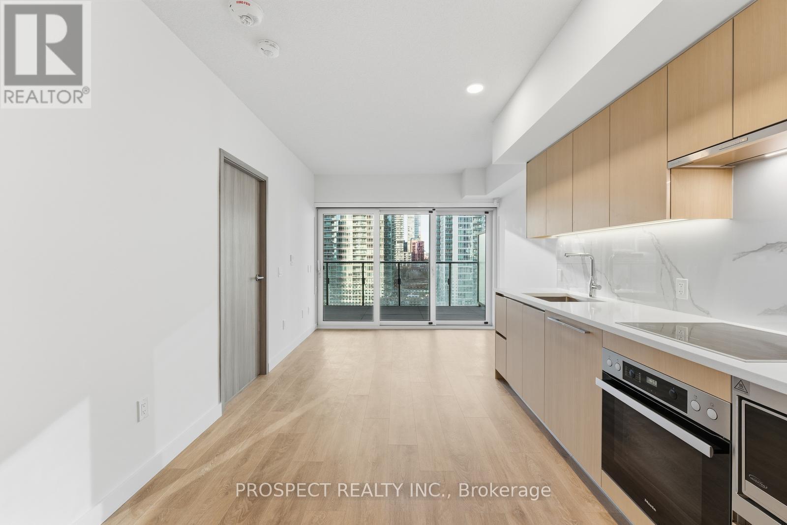 935 - 1 Concord Cityplac Way, Toronto, ON - Indoor Photo Showing Kitchen