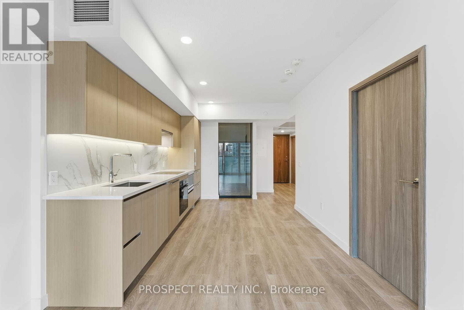 935 - 1 Concord Cityplac Way, Toronto, ON - Indoor Photo Showing Kitchen