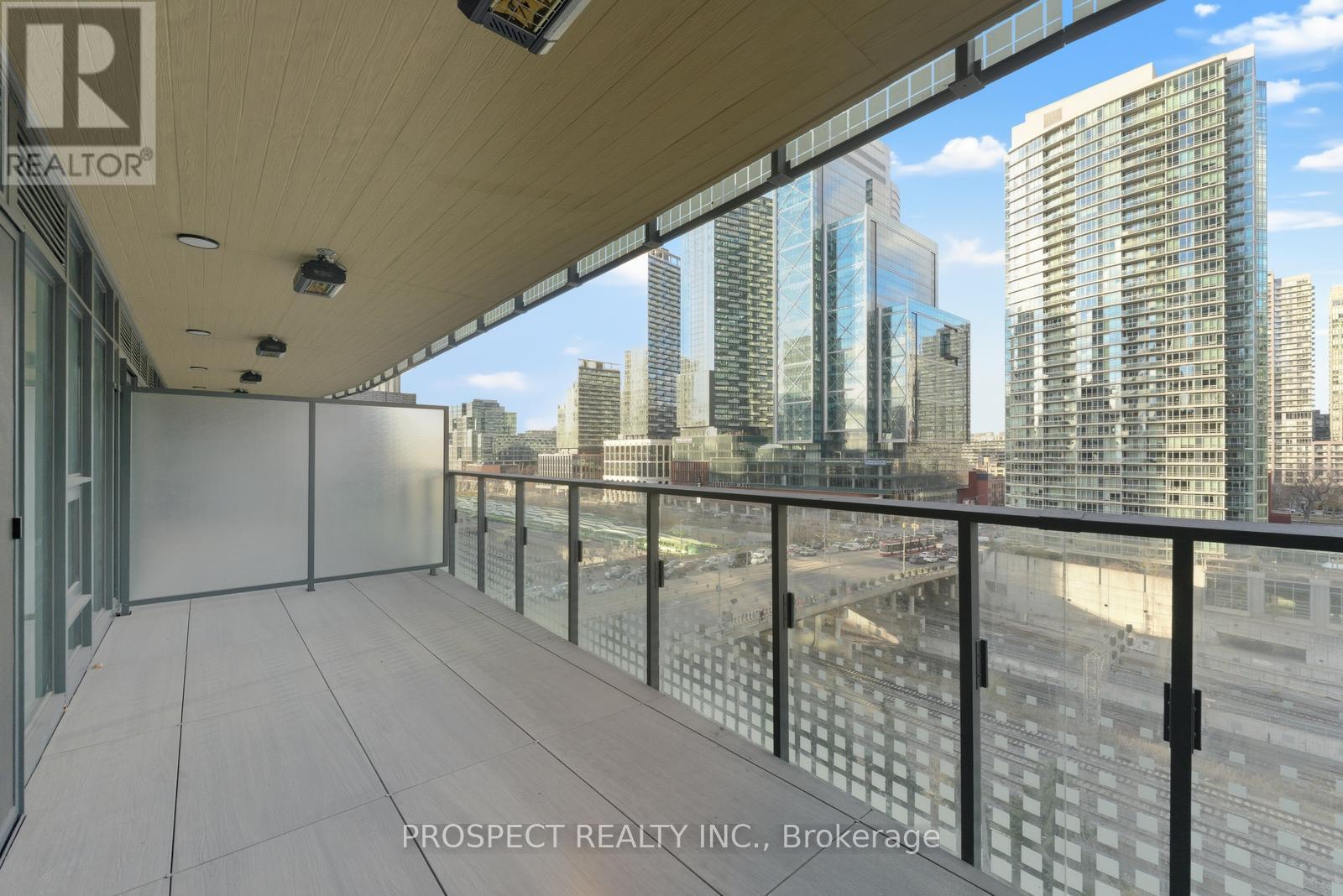 935 - 1 Concord Cityplac Way, Toronto, ON - Outdoor With Exterior