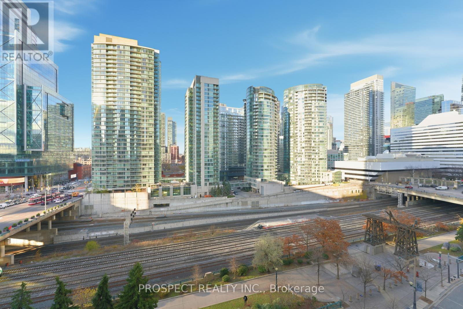 935 - 1 Concord Cityplac Way, Toronto, ON - Outdoor