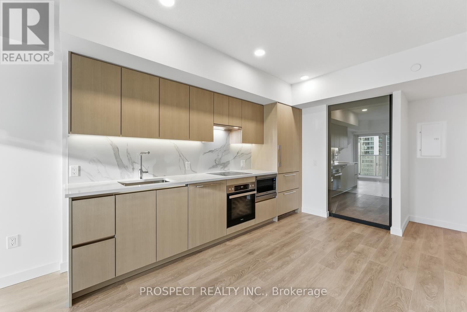 935 - 1 Concord Cityplac Way, Toronto, ON - Indoor Photo Showing Kitchen