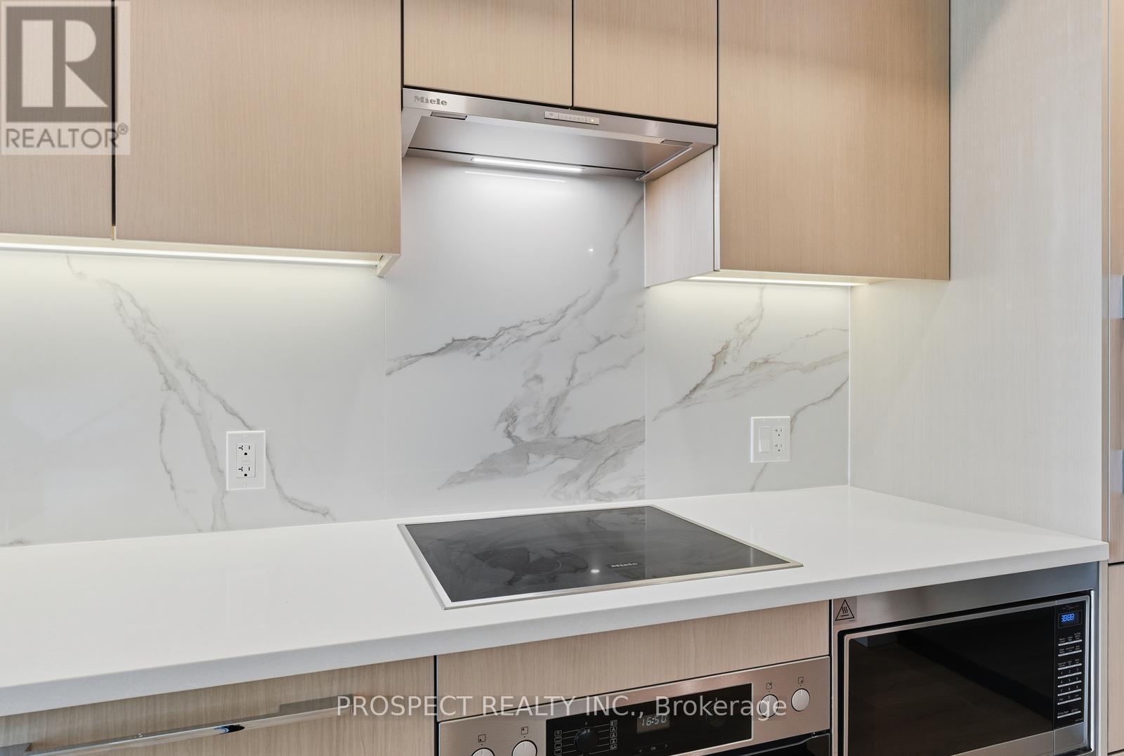 935 - 1 Concord Cityplac Way, Toronto, ON - Indoor Photo Showing Kitchen