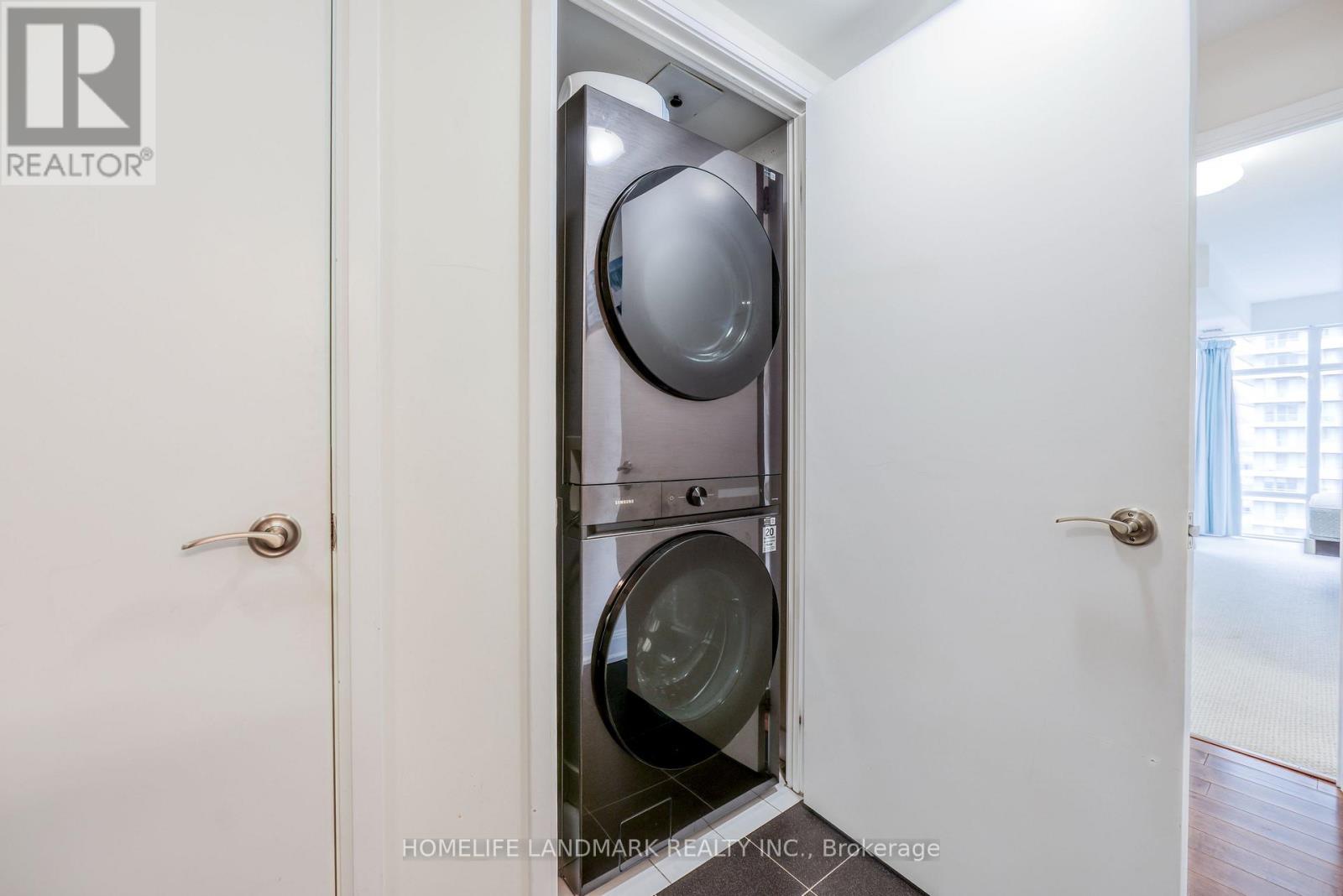 2408 - 2181 Yonge Street, Toronto, ON - Indoor Photo Showing Laundry Room