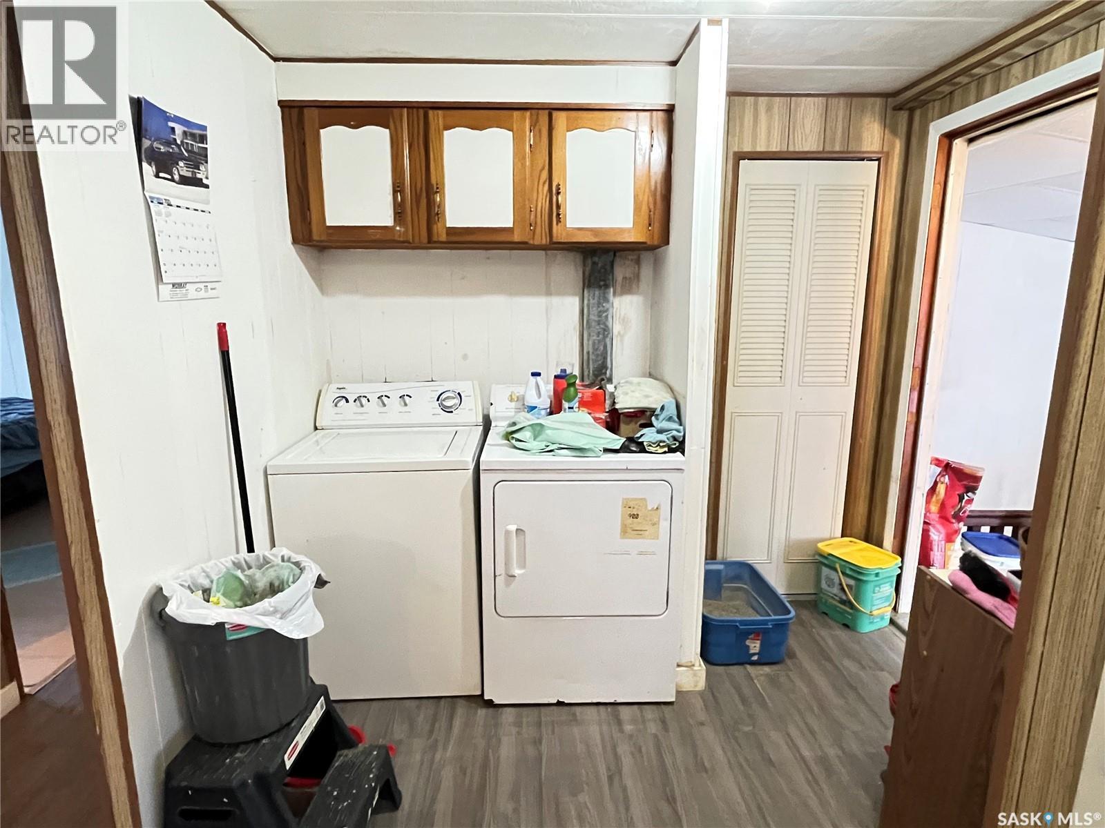307 Aspen Street, Maple Creek, SK - Indoor Photo Showing Laundry Room