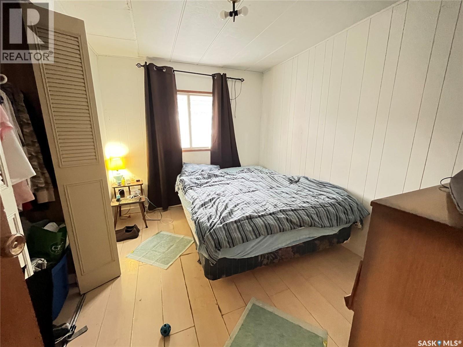 307 Aspen Street, Maple Creek, SK - Indoor Photo Showing Bedroom