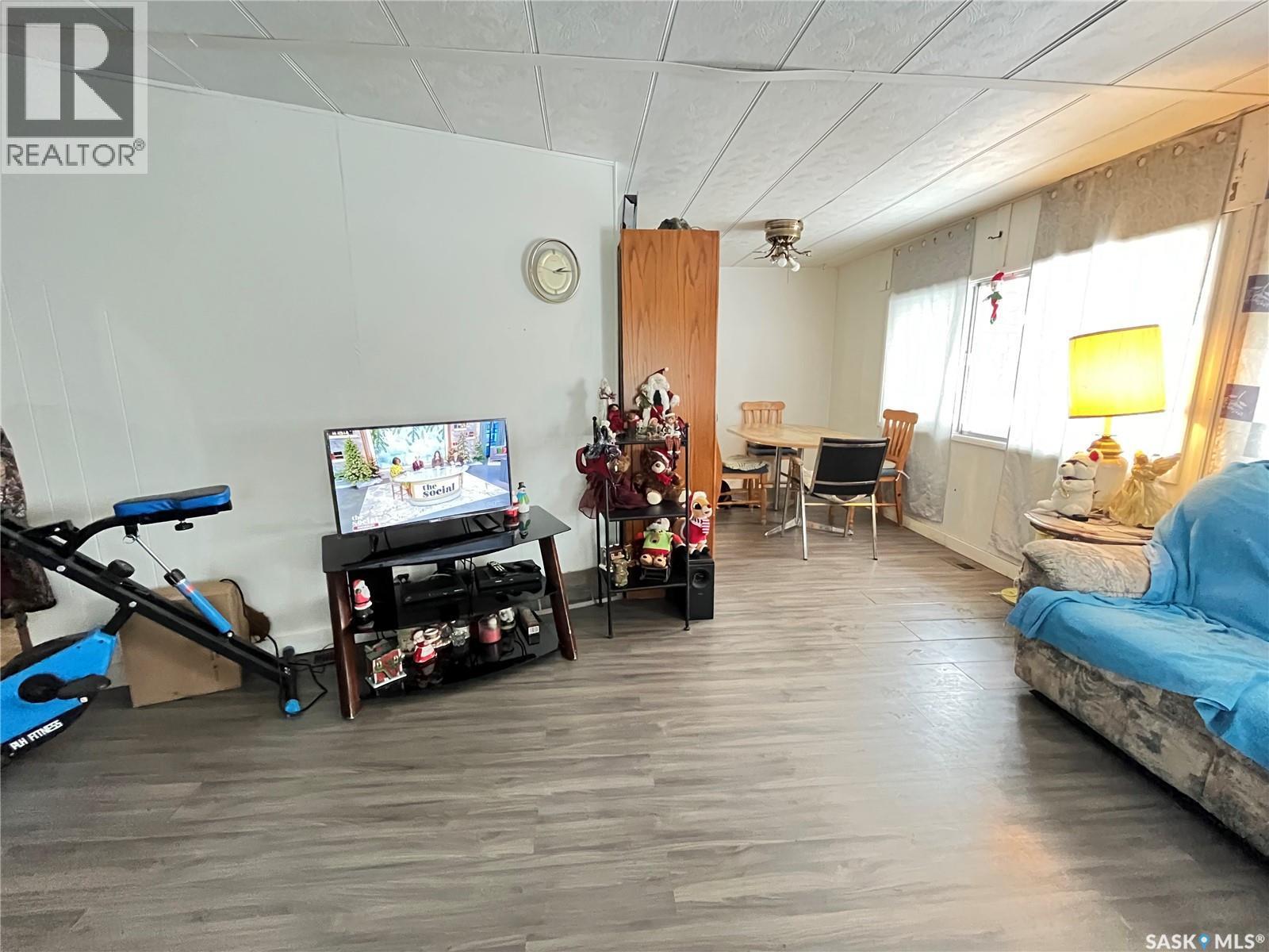 307 Aspen Street, Maple Creek, SK - Indoor