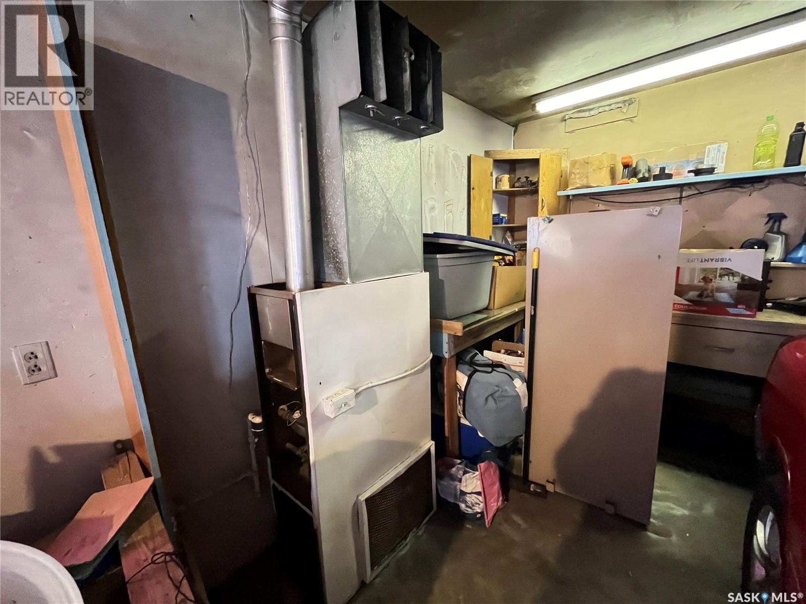 307 Aspen Street, Maple Creek, SK - Indoor Photo Showing Basement