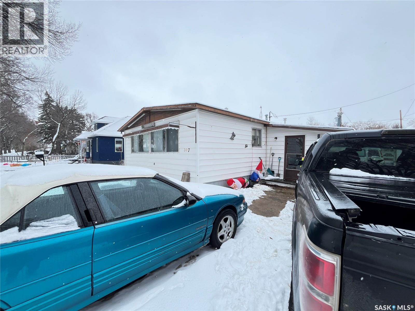 307 Aspen Street, Maple Creek, SK - Outdoor With Exterior