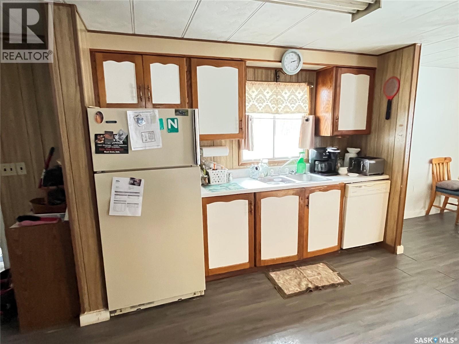 307 Aspen Street, Maple Creek, SK - Indoor Photo Showing Kitchen