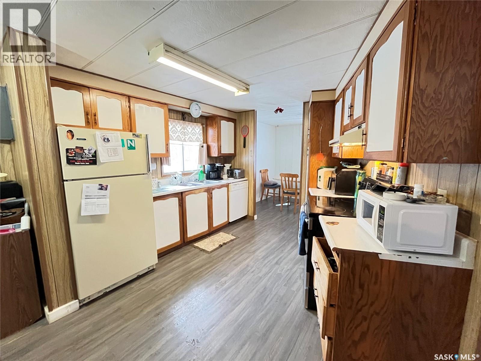 307 Aspen Street, Maple Creek, SK - Indoor Photo Showing Kitchen
