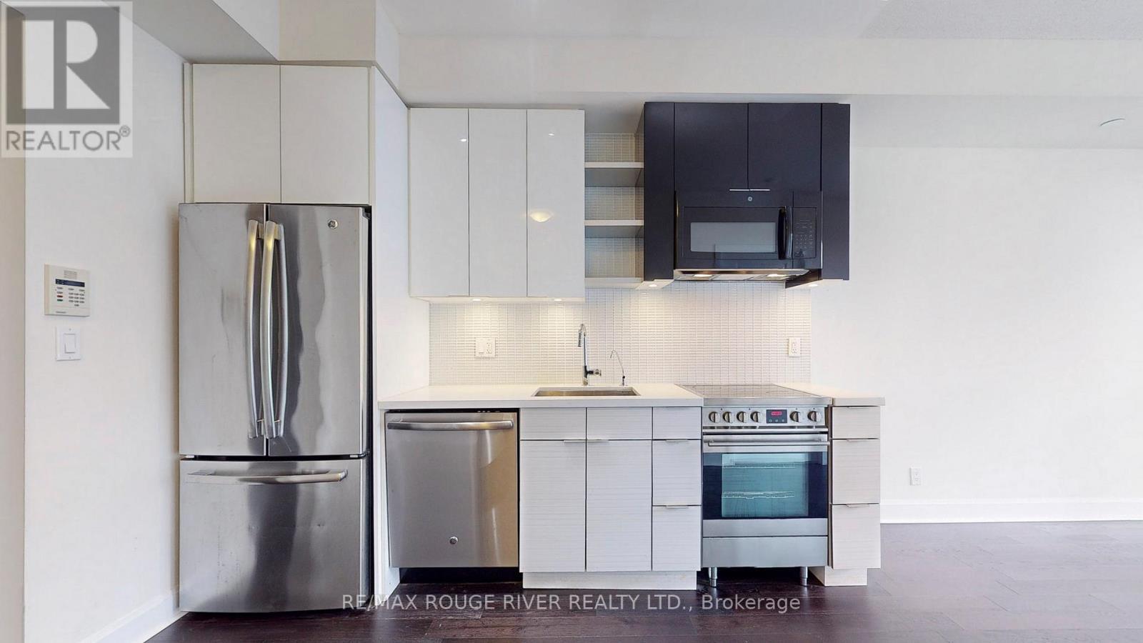 906 - 33 Shore Breeze Drive, Toronto, ON - Indoor Photo Showing Kitchen With Stainless Steel Kitchen With Upgraded Kitchen