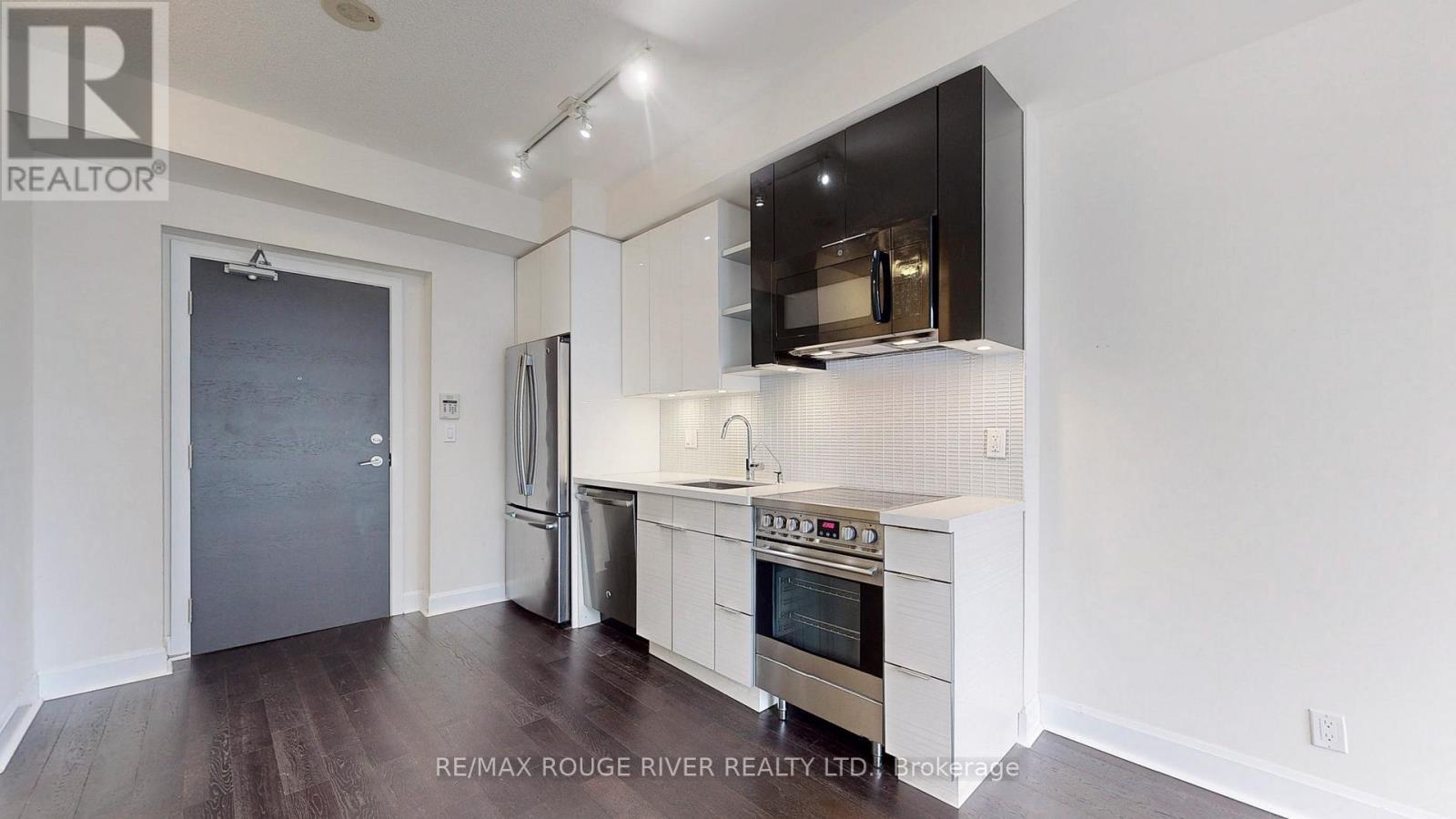 906 - 33 Shore Breeze Drive, Toronto, ON - Indoor Photo Showing Kitchen With Stainless Steel Kitchen With Upgraded Kitchen