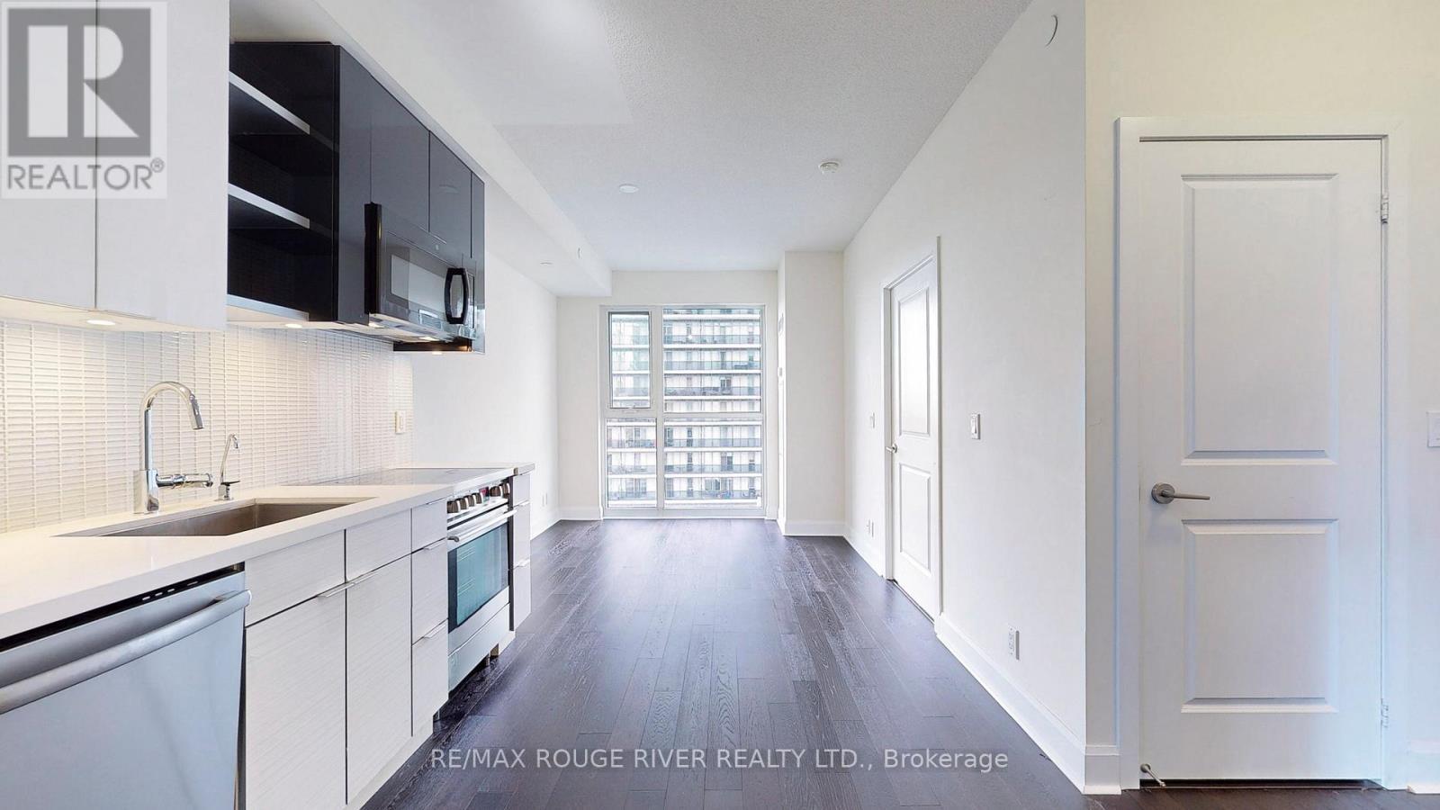 906 - 33 Shore Breeze Drive, Toronto, ON - Indoor Photo Showing Kitchen With Upgraded Kitchen