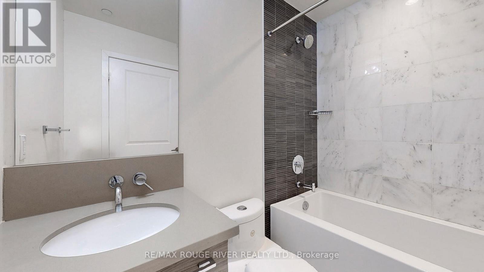 906 - 33 Shore Breeze Drive, Toronto, ON - Indoor Photo Showing Bathroom
