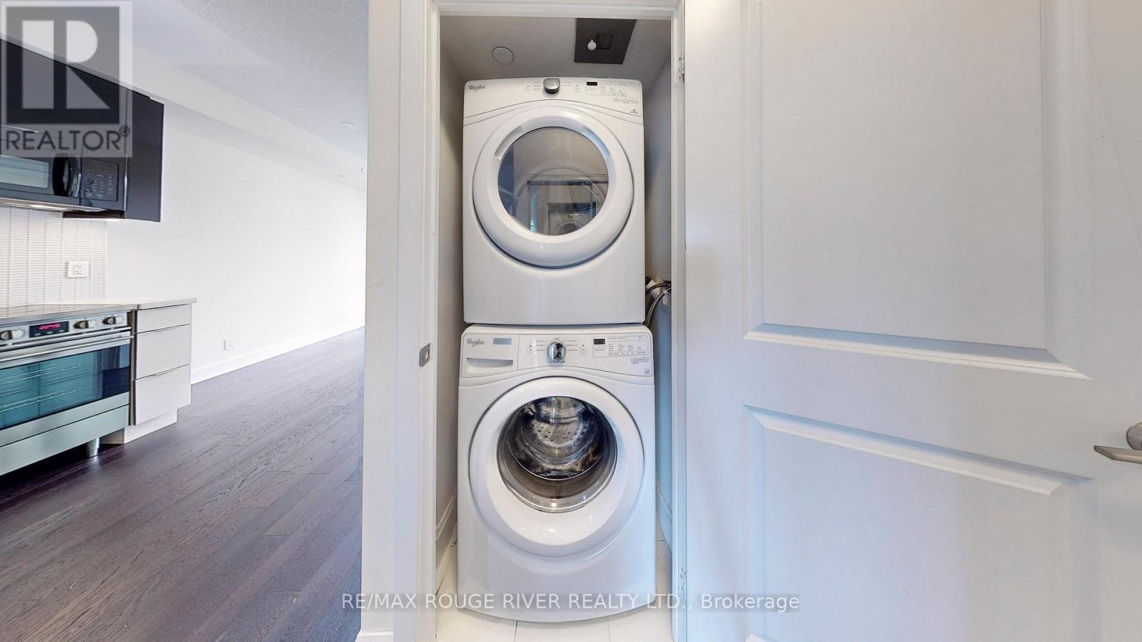 906 - 33 Shore Breeze Drive, Toronto, ON - Indoor Photo Showing Laundry Room