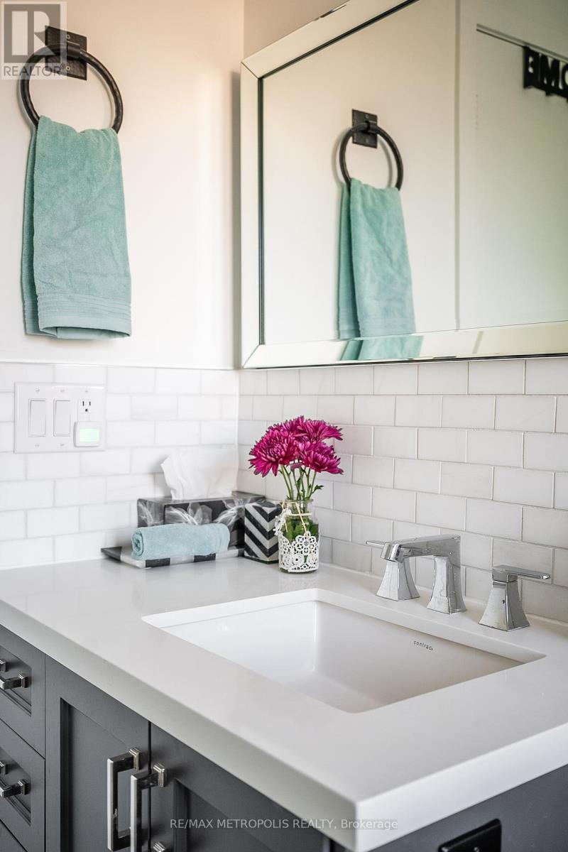 27 Thornton Avenue, Toronto, ON - Indoor