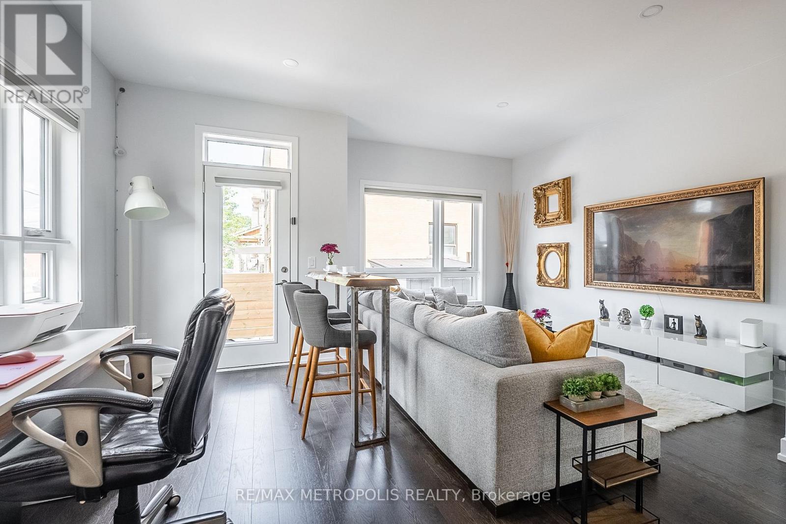 27 Thornton Avenue, Toronto, ON - Indoor Photo Showing Living Room