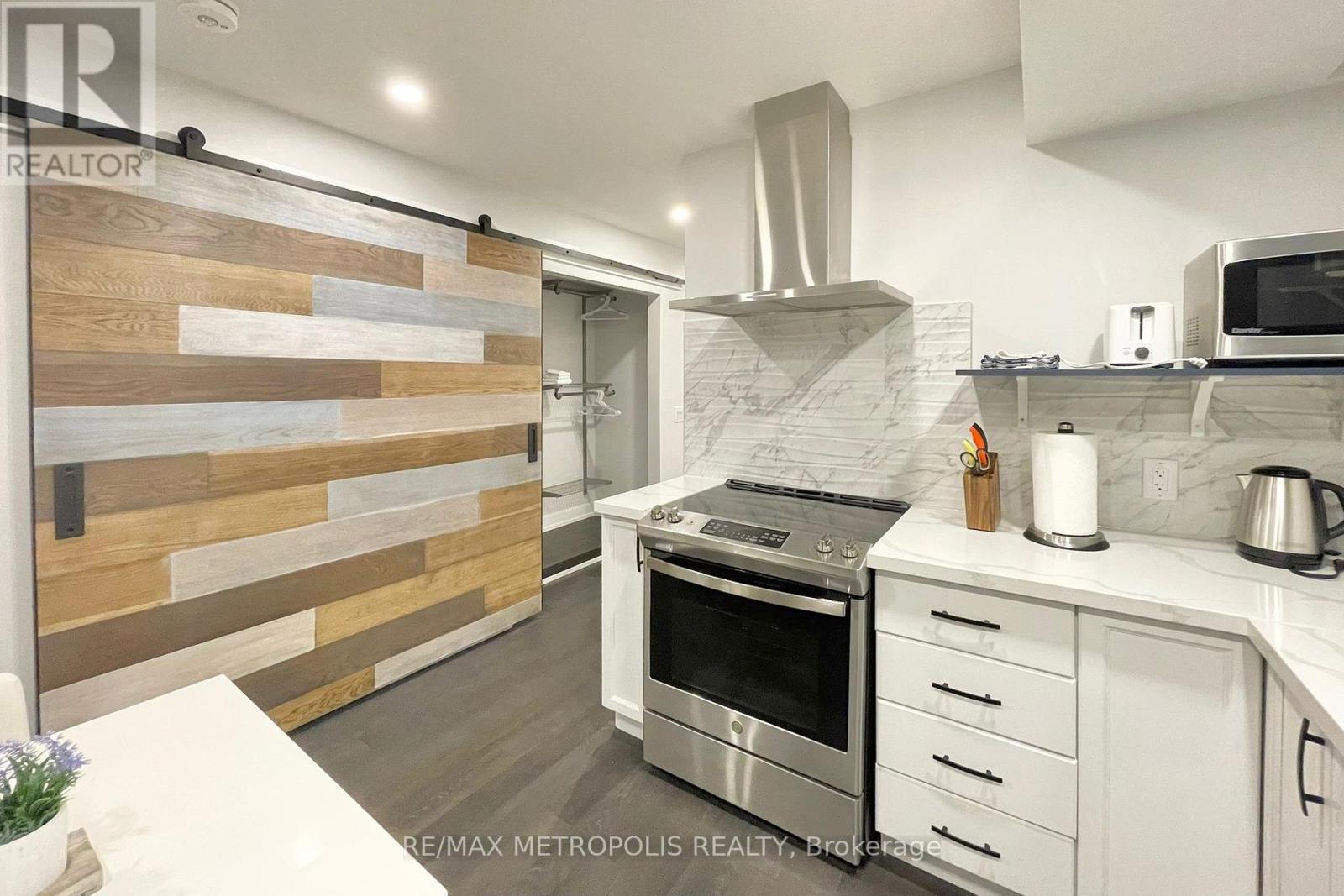Lower - 27 Thornton Avenue, Toronto, ON - Indoor Photo Showing Kitchen