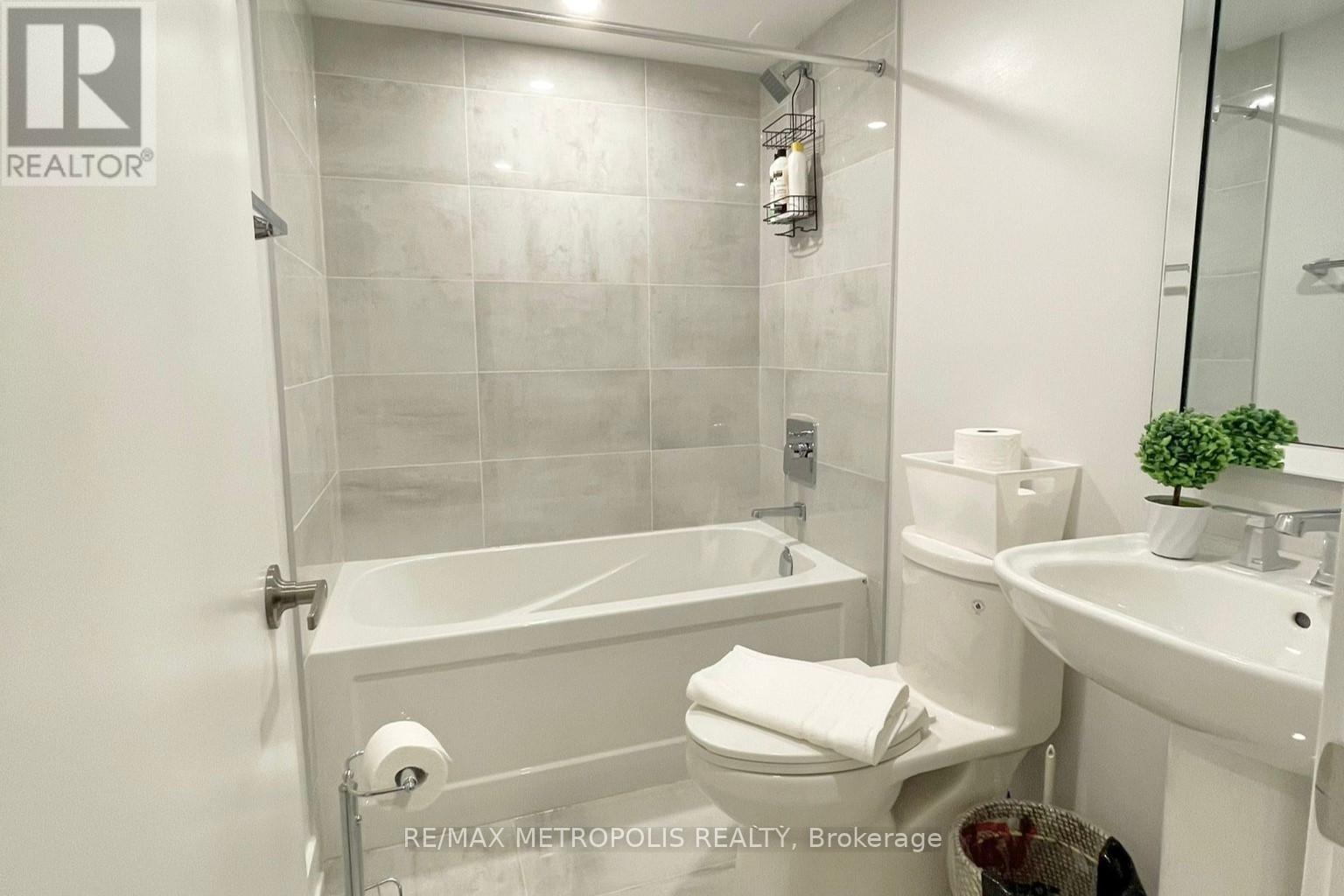 Lower - 27 Thornton Avenue, Toronto, ON - Indoor Photo Showing Bathroom