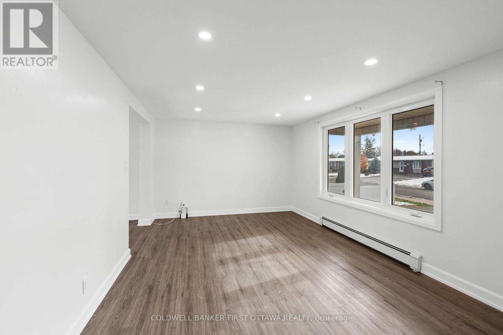 351 Amiens Street, Ottawa, ON - Indoor Photo Showing Other Room